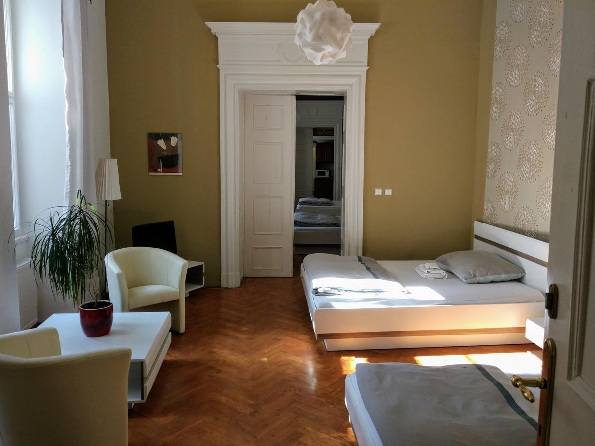Tynska 7 * Praha